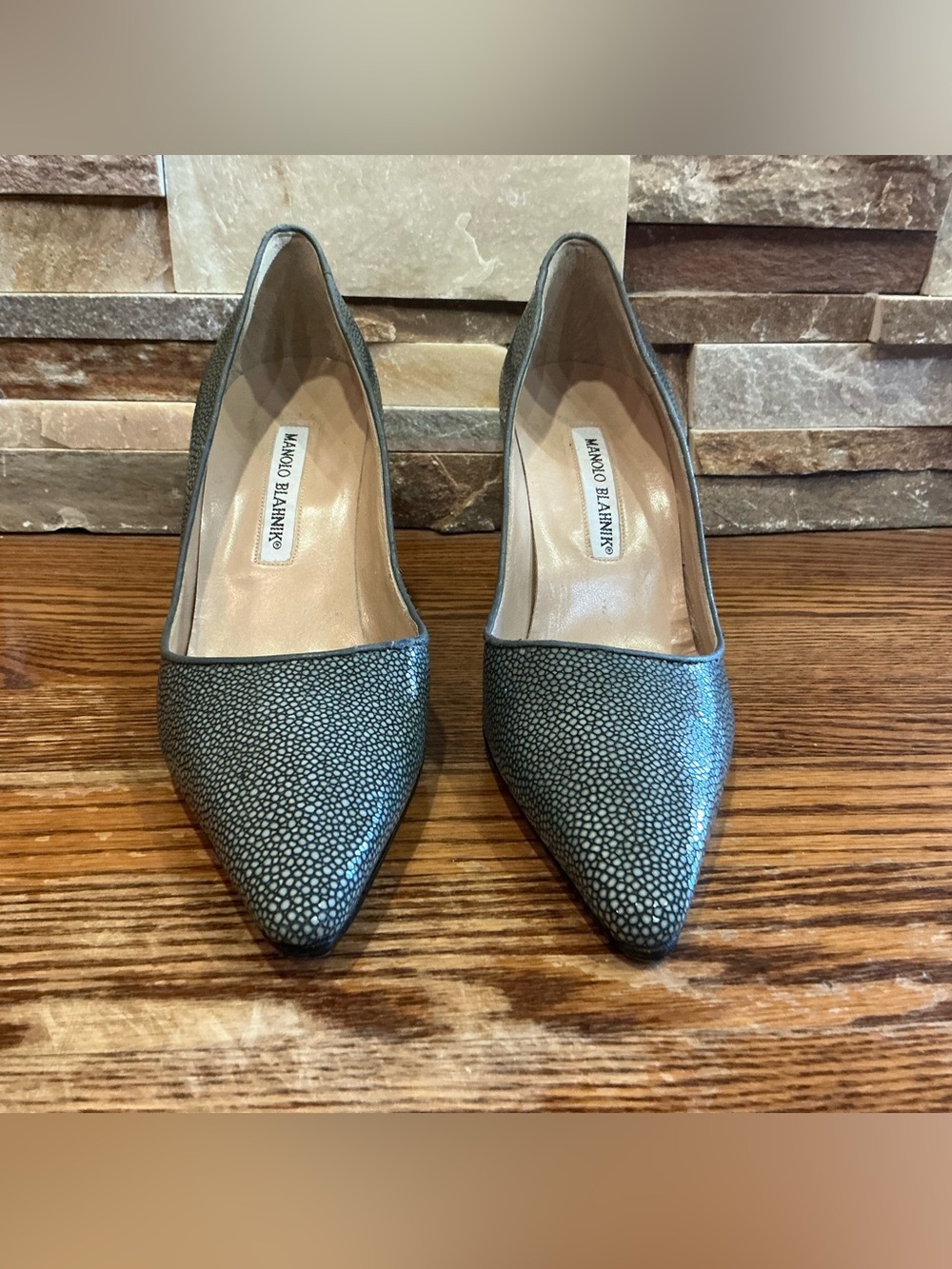 Manolo Blahnik Silver Stingray-Texture Pointed Toe Pumps - Picture 2 of 10